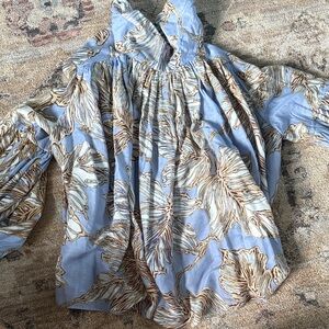 Banana Republic Blue and Cream Floral Top